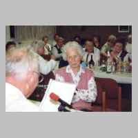 080-2245 13. Treffen vom 4.-6. September 1998 in Loehne - Heimatabend in gemuetlicher Runde mit Gustav Gutzeit und Werner Bessel.JPG